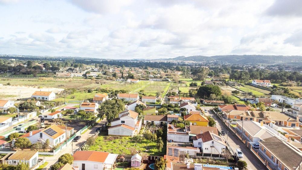 Terreno urbano com potencial de construção em Brejos de Clérigo, Azeit