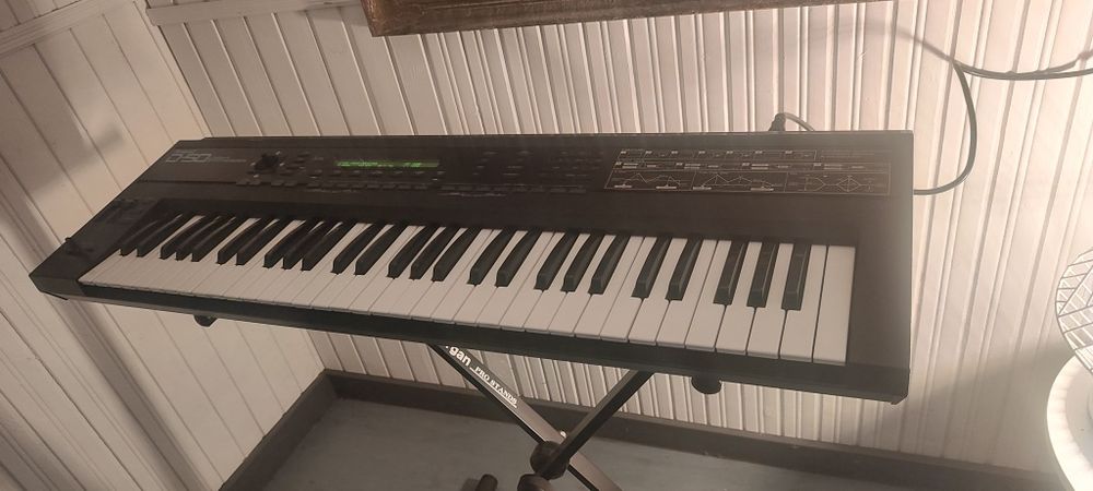 Roland D-50 klasyk sam w sobie. Stan bardzo dobry,możliwość dowozu !