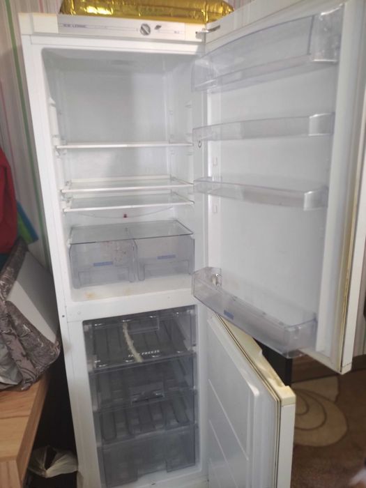 Продам холодильник Snaige RF35