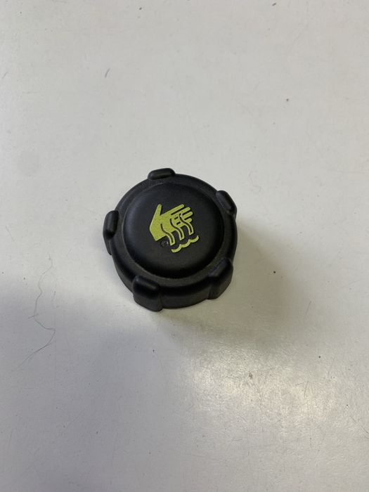 Крышка бачка расширителиного Рено Кенго