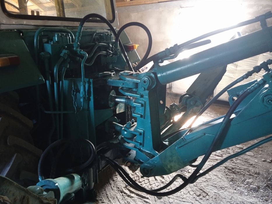 Екскаватор ЮМЗ гарний стан