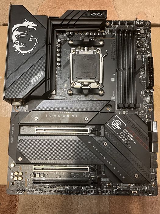 MSI MPG X670E Carbon WiFi AM5 AMD Материнська плата