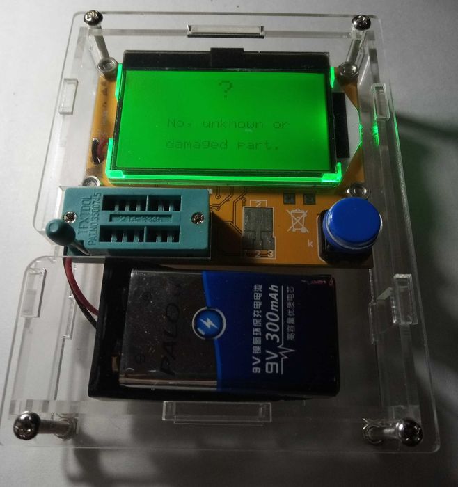 тестер транзисторов в корпусе с аккумулятором