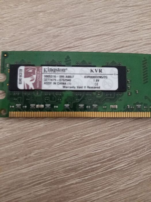 Memória RAM Kingston 2GB DDR2 800MHz – a funcionar