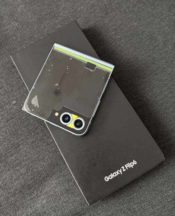 Samsung Galaxy Z Flip 6         12GB 256GB