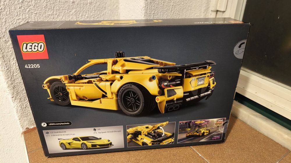 Lego Corvette 42205