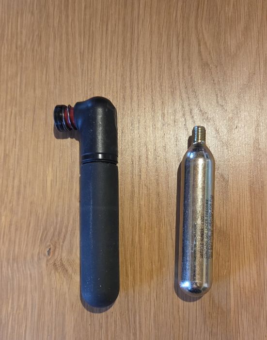 Pompka rowerowa CO2 Decathlon + naboje