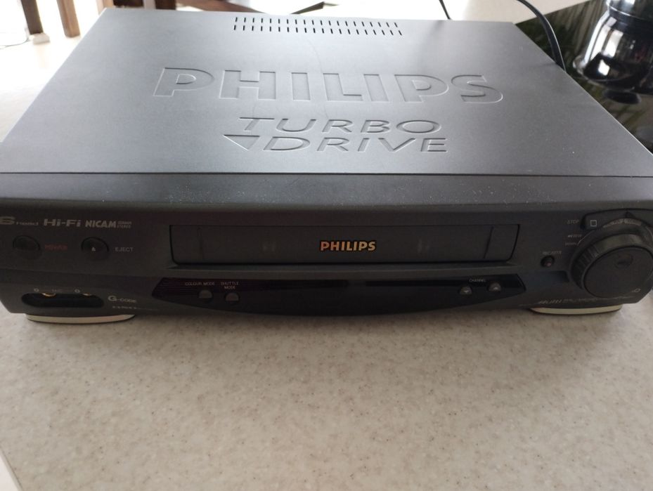 Відео магнітофон PHILIPS