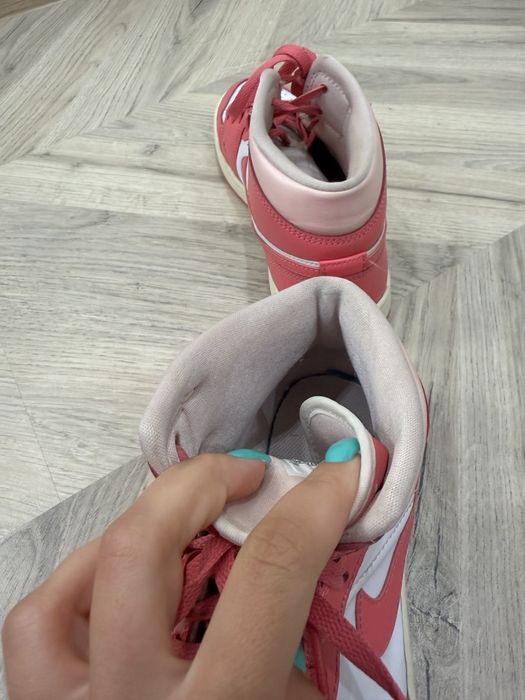 Оригінальні кросівки Air Jordan mid 1 рожеві 40 розмір