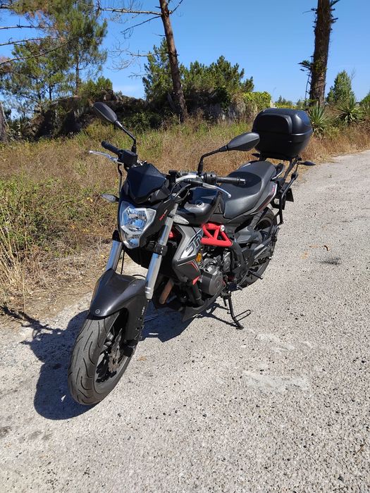 Benelli Bn302 Vermelha e Preta