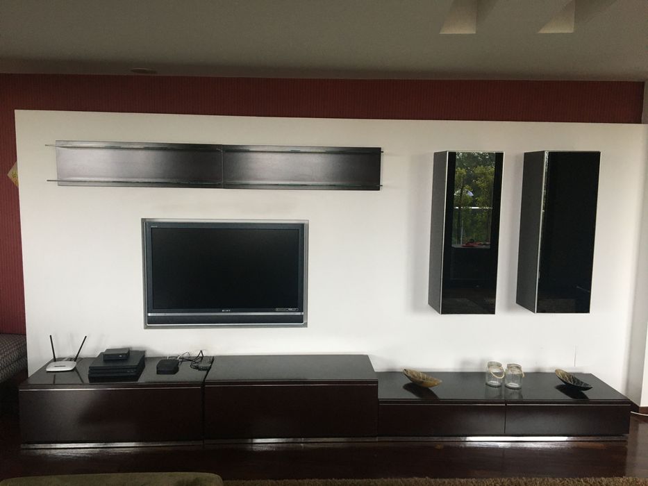 Conjunto móveis sala TV e cristaleiras madeira wengué