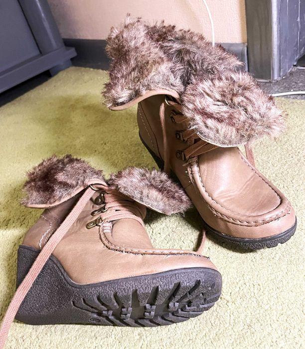 Бежеві ботиночки F&F з хутром зверху, зимові, теплі