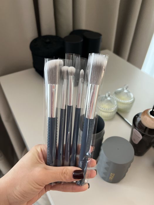 Пензлі для макіяжу Laruce