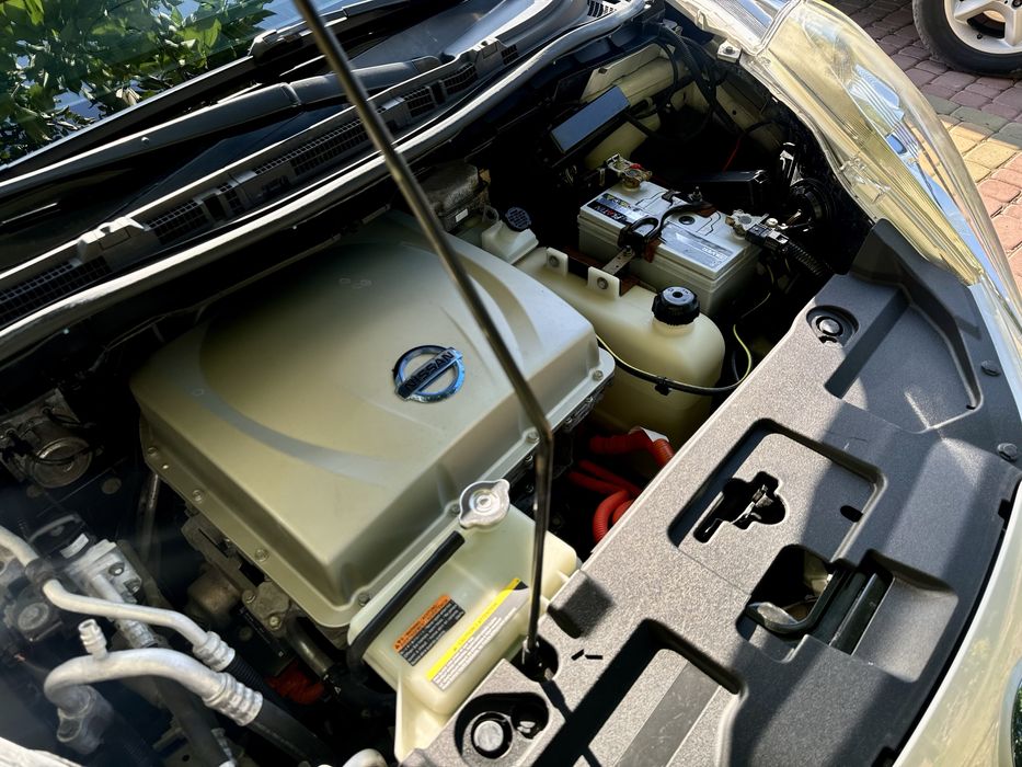 Nissan Leaf 2014 • Tekna • 24 kWh • Webasto