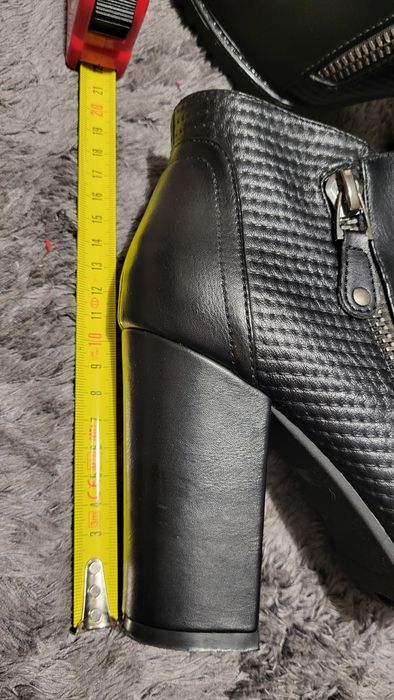 Botki na słupku 10cm - 37