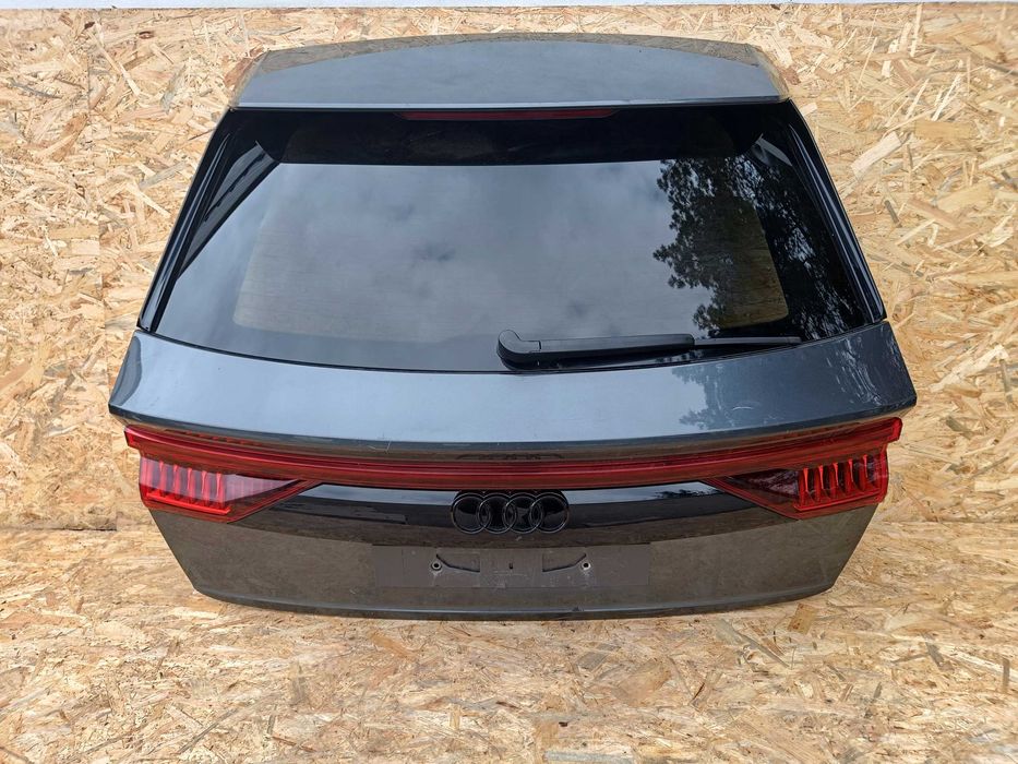 AUDI Q8 Крышка багажника