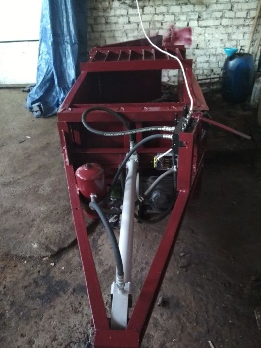 Продам пресс, прес для макулатури , пет , плівки, трави, спортплощадок