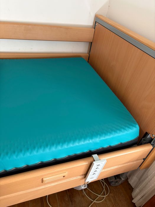 Cama articulada elétrica com colchões