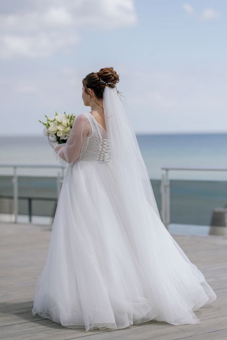 Продам весільну сукню.Розмір 46