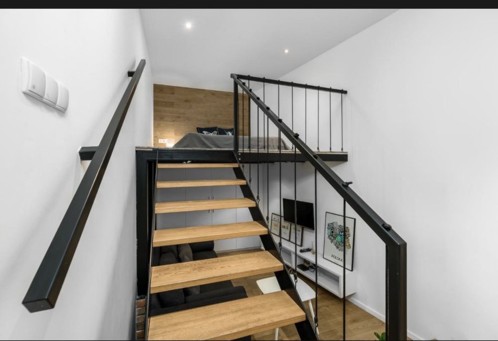 RezerwacjaKawalerka z antresolą i balkonem w centrum Poznania,