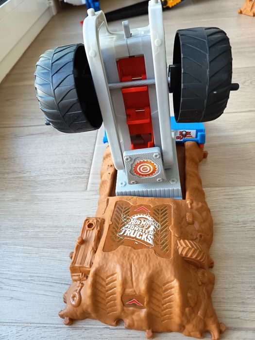 Pista Hotwheels Monster Trucks