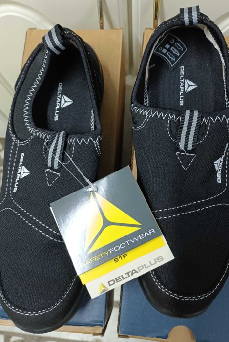 Buty robocze z metalowymi noskami .