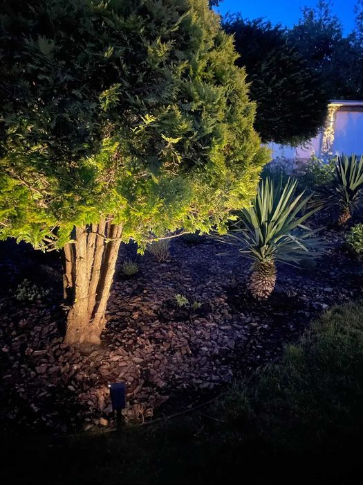 Вуличний садовий світильник на сонячній батареї універсальна підсвітка