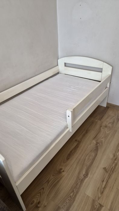 Łóżko drewniane  z materacem 160 cm