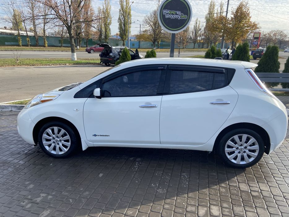 Продам Nissan Leaf 2014