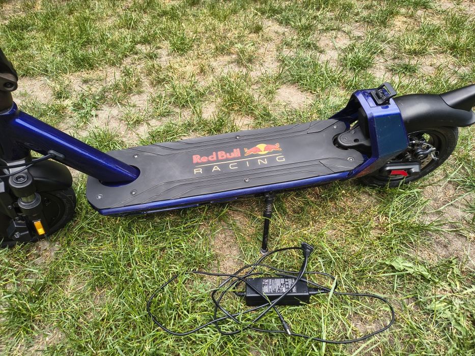 Hulajnoga elektryczna RED BULL tempomat