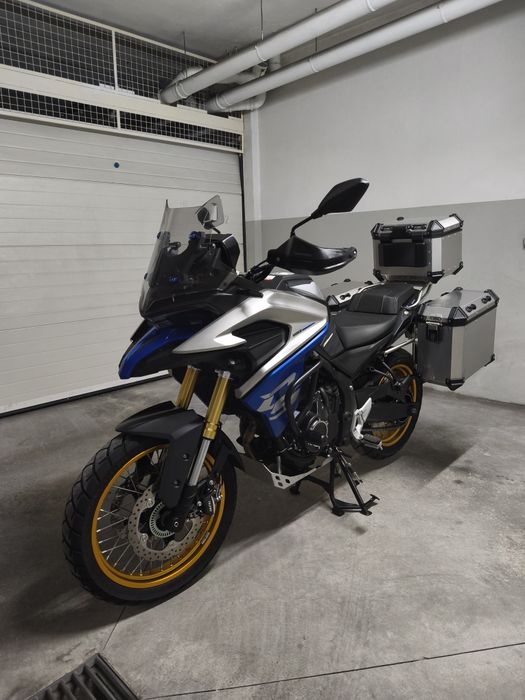 Voge 525 DSX with 3 Original Luggage Cases