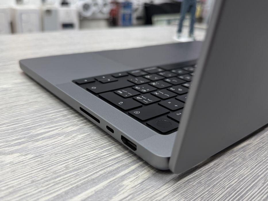 MacBook Pro 14  M1 Pro / RAM 16 / 10 CPU / 16 GPU / SSD 1 TB