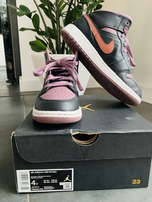 Кросівки ШКІРА Nike  36 р.