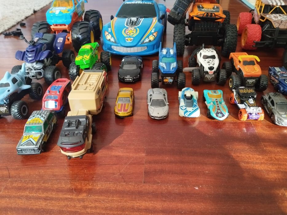 Vendo conjunto de vários carros e pistas de diversas marcas