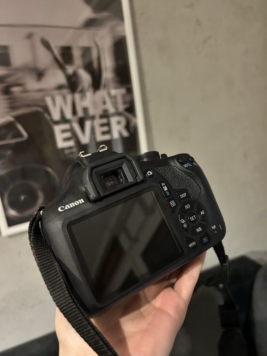 Canon EOS 2000D