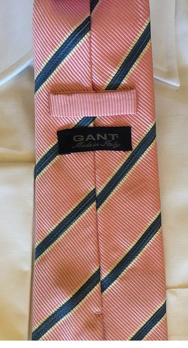 Gravatas de seda novas de boa qualidade. O preço é para UMA gravata