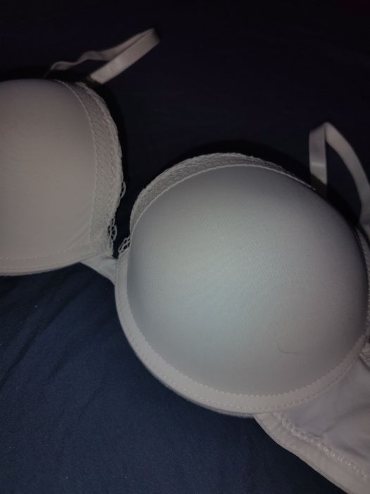 Biustonosz 70B Reserved push up