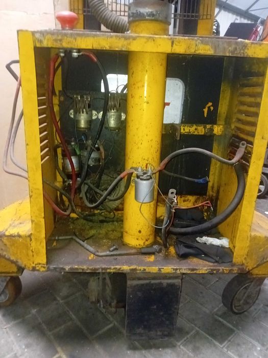Stacker eléctrico elevação 3500mm. Para aproveitamento de peças.