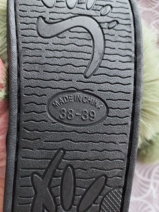Kapcie damskie nowe rozmiar 38 - 39 z futerkiem