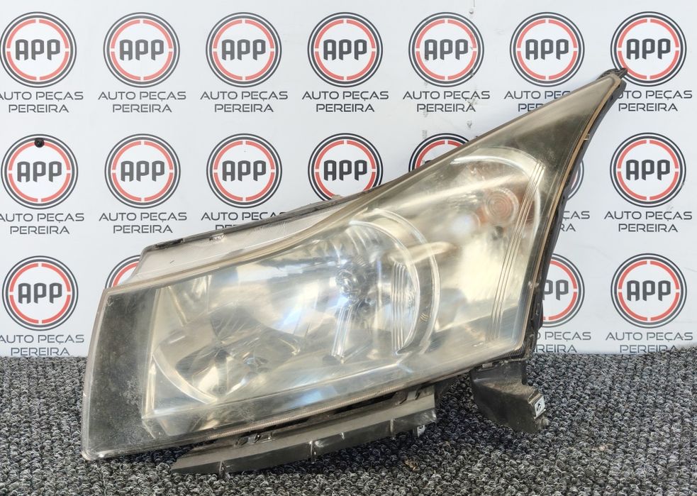 Farol Ótica Chevrolet Cruze de 2009 esquerda, usada original.