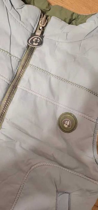 2 chłopięce kamizelki 74cm (na 9 miesięcy)- z dinozaurami i dwustronna