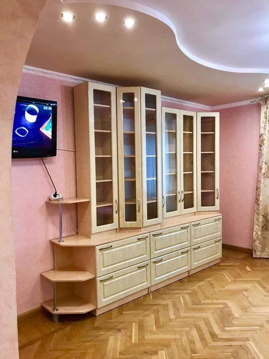 l Продається двокімнатна квартира в самому Центрі!