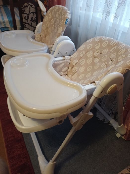 Продам стільчики для годування для двійні
