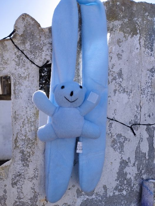 Cachecol de bébé com ursinho. Novo .