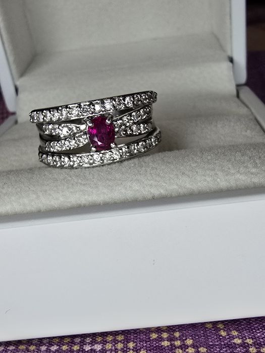 Кольцо с натуральными бриллиантами  и рубином,платина 900 ,золото