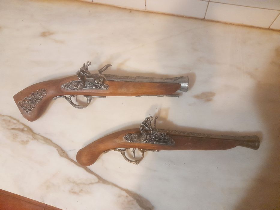 Conjunto de 2 Réplicas Pistolas de Pederneira Antigas