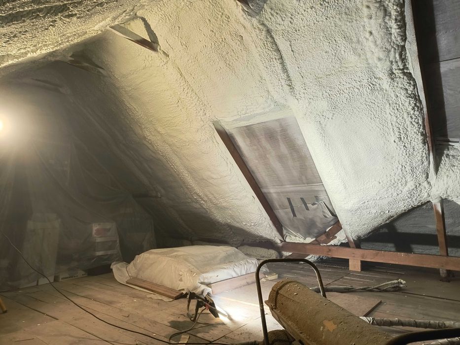 Ocieplanie PIANA PUR Izolacja Poddasza Pianka PUR Ocieplenie Dachu