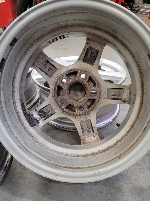 Komplet felg R 16 rozstaw 5x110