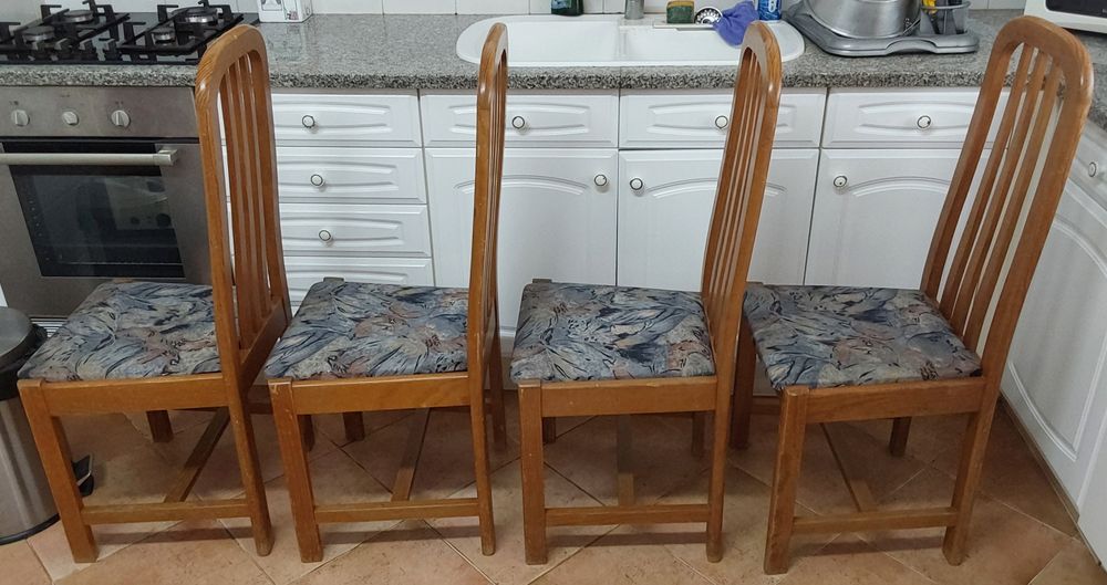 QUATRO CADEIRAS DE MESA DE JANTAR.Casa,Sala,Restaurante,Cozinha,Quarto