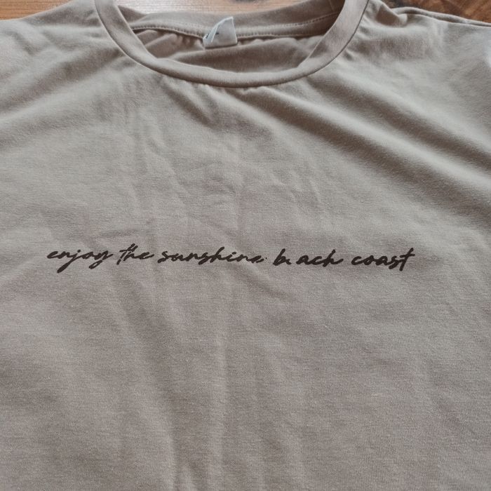 Koszulka 134 140 tshirt beżowy chłopięcy